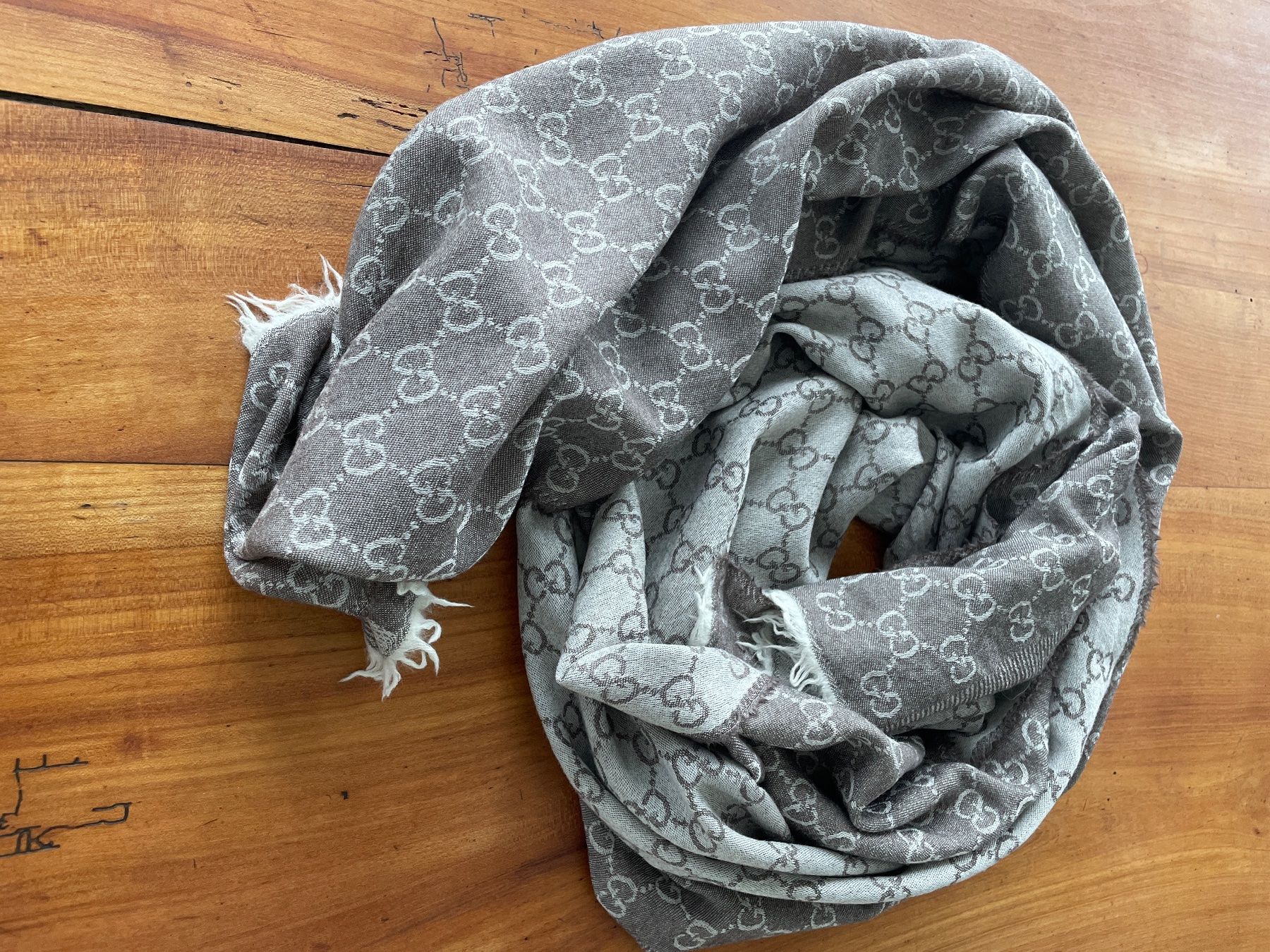 Gucci Foulard & Sciarpe: Gucci Schal, sehr gross – Usato da Thalwil venduto da rasko008 1