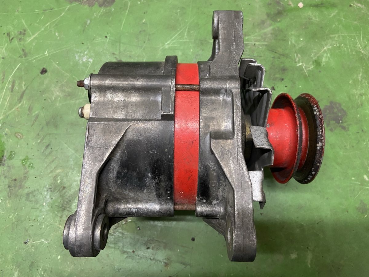 Volkswagen Tutti pezzi di ricambio auto: VW Golf 2 Gti 16v Alternator – Difettoso da Hettiswil venduto da Lukezero02