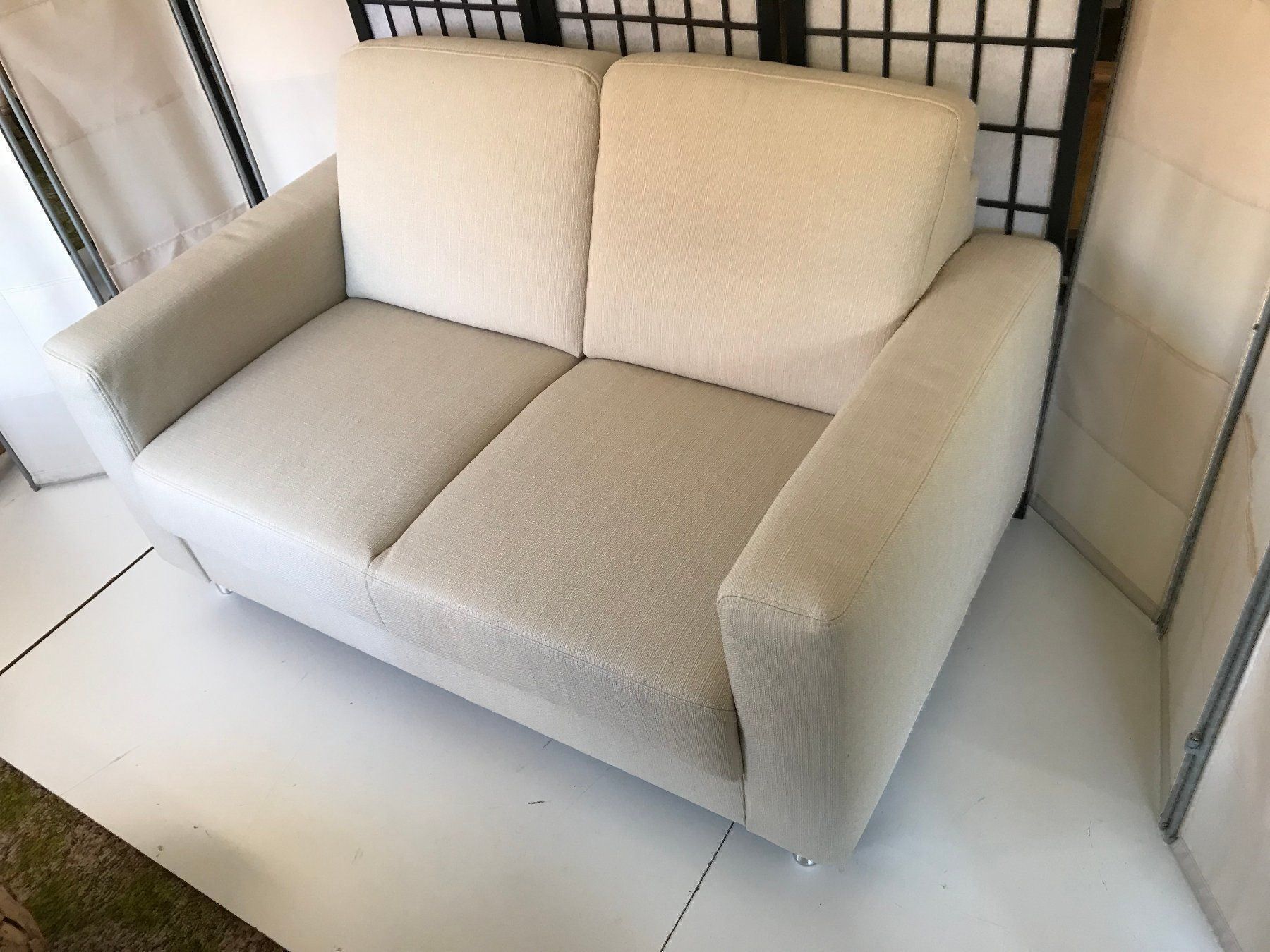 Divani: 2er Sofa LEONE Stoff elfenbein 148 cm – Nuovo (secondo la descrizione) da Unterentfelden venduto da moebelrufli 5