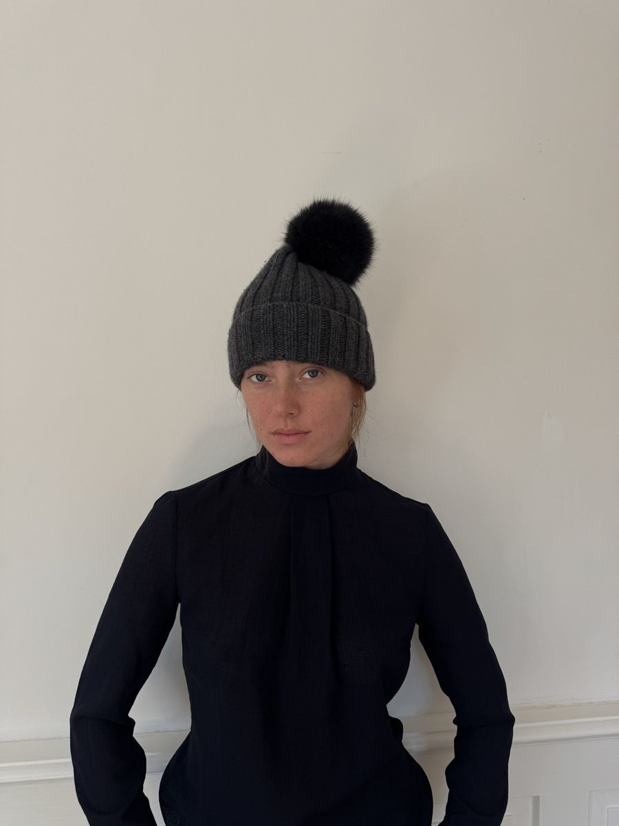 Copricapi, berretti & cappellini: Wool hat with a pom-pom – Nuovo (secondo la descrizione) da Zürich venduto da ann_26jc