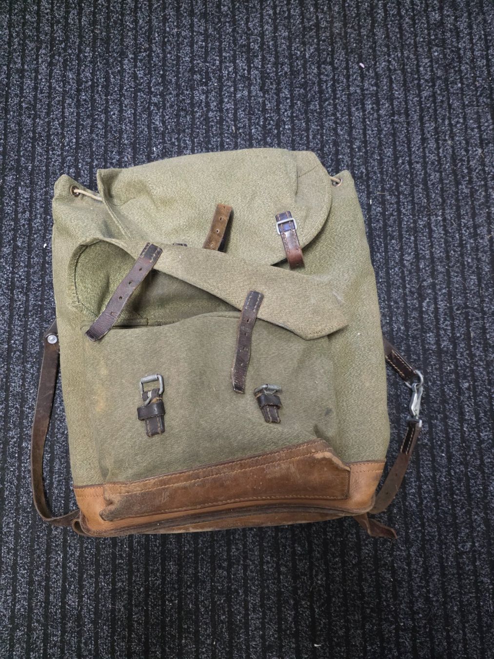 Zaini: Schweizer Militärrucksack 1962 Militär Armee – Usato da Dorf venduto da Echo_Elements