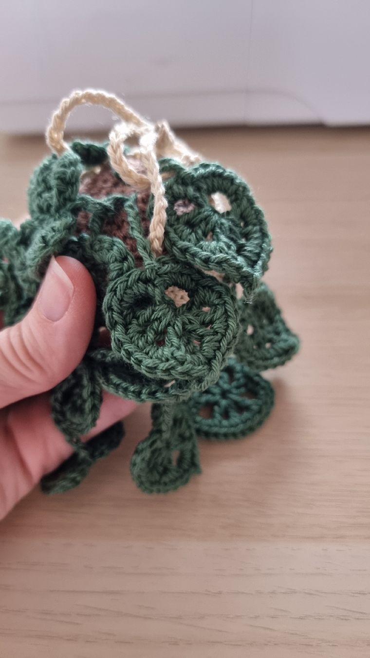 Toutes les décorations: Mini monstera au crochet – Neuf (Voir description) à Les Breuleux par Mily1991 1