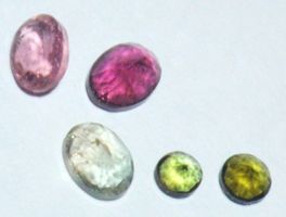 Mineralien Set L-6415– 5 Stück Multi Turmalin facettiert 2-7