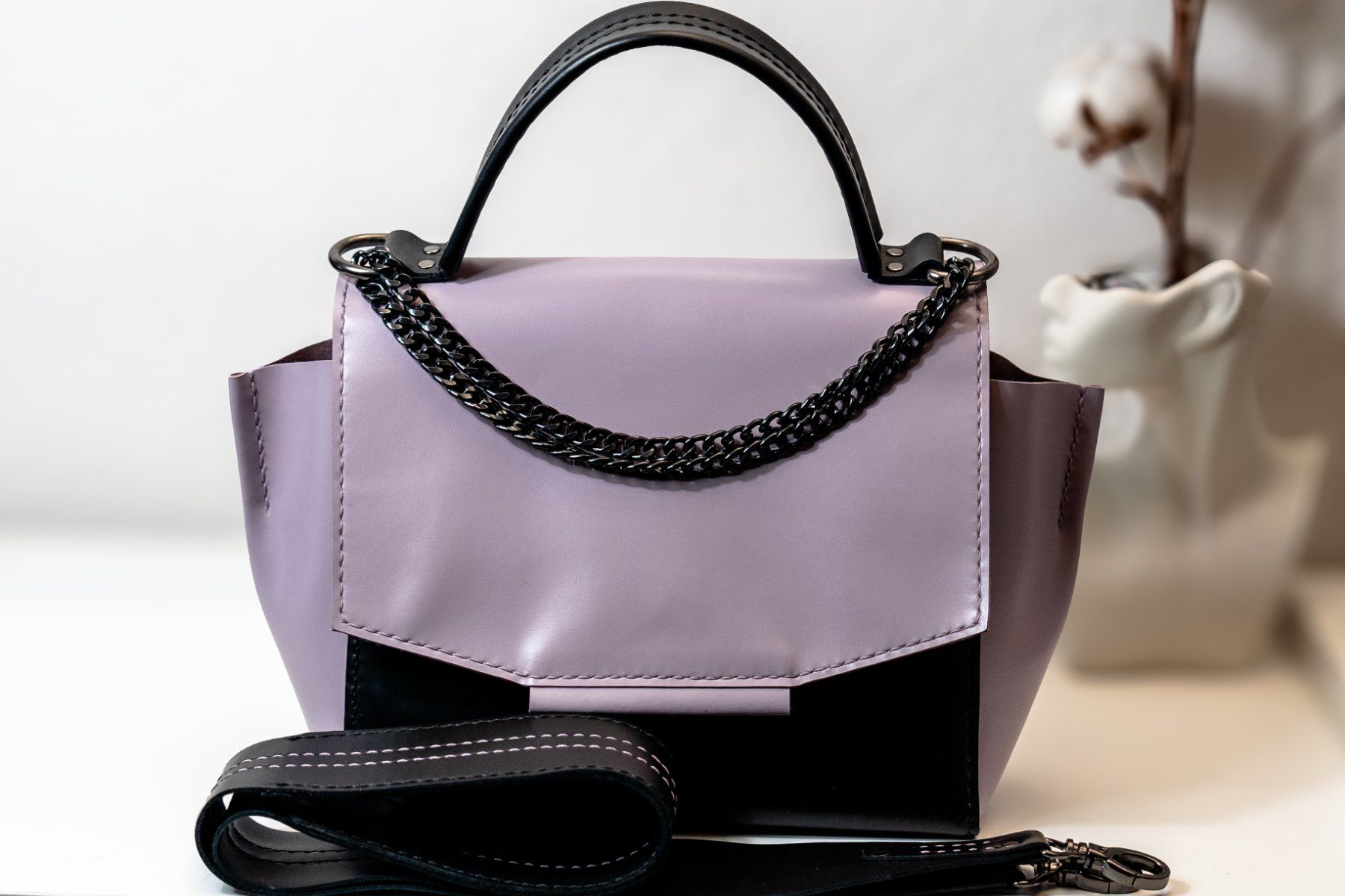 Borse da donna: Elegante Ledertasche mit Kette - handmade – Nuovo e nell'imballaggio originale da Matzendorf venduto da sas_skl6