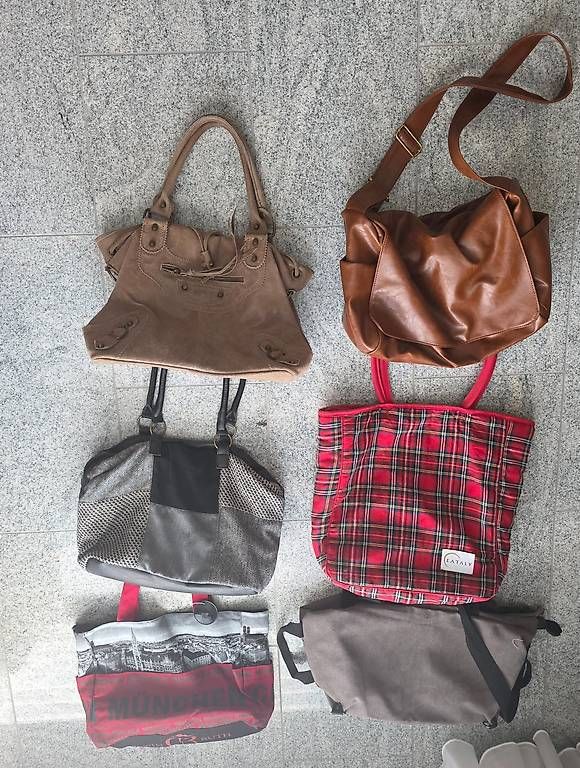 Taschen für Damen: Diverse Taschen pro Stück – Gebraucht aus Siebnen von mar_n7g9 2