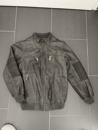 Kinderjacke (Kunstleder) Charles Voegele grau Groesse 140 