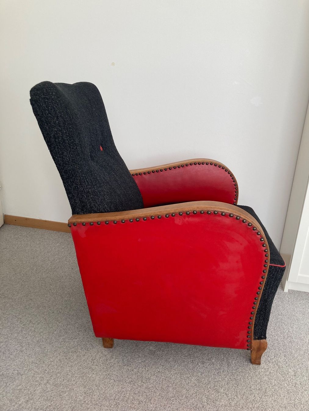 Poltrone: Vintage Sessel schwarz rot – Usato da Zürich venduto da tanteluzie 3
