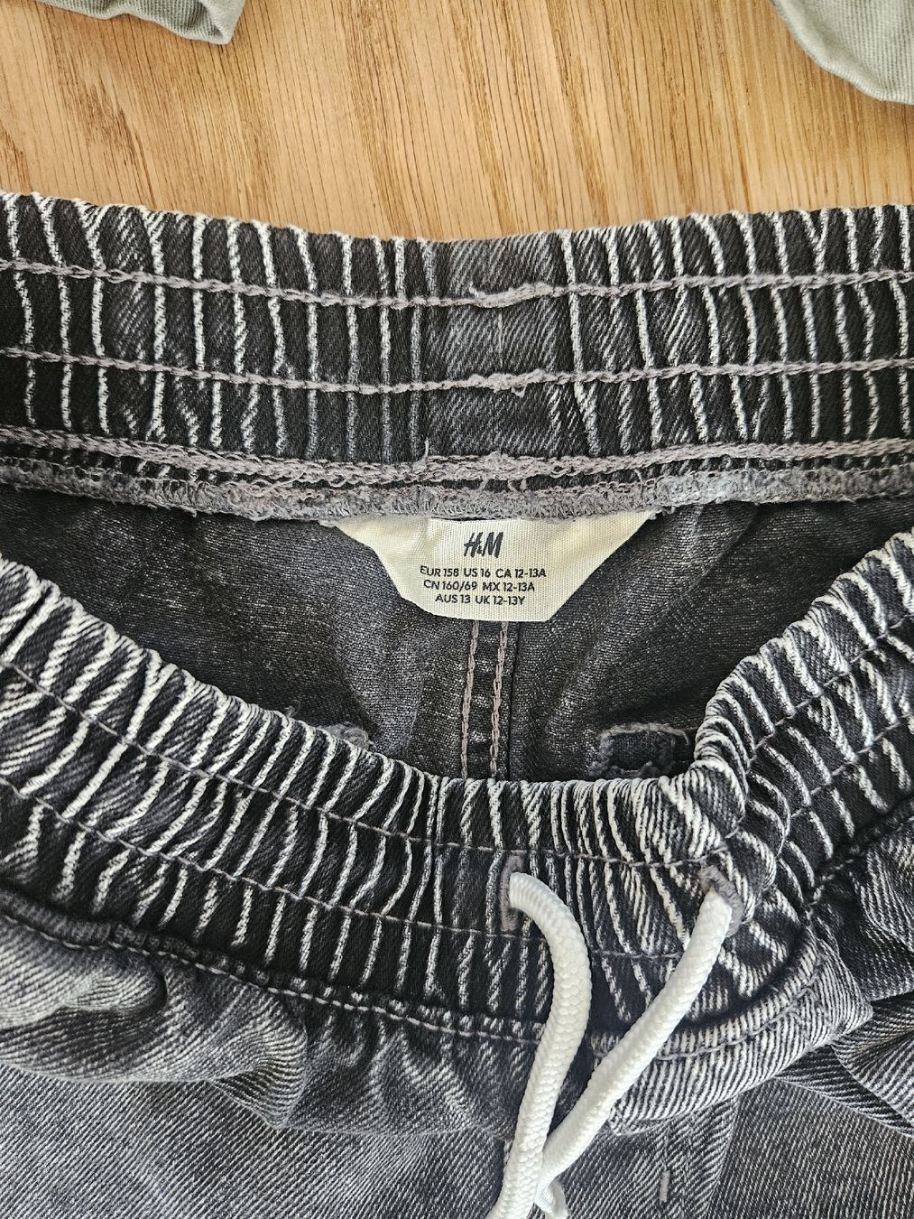 H&M Pantaloni: H&M Shorts cargo baggy – Usato da Rorschacherberg venduto da Oberhaupt79 3