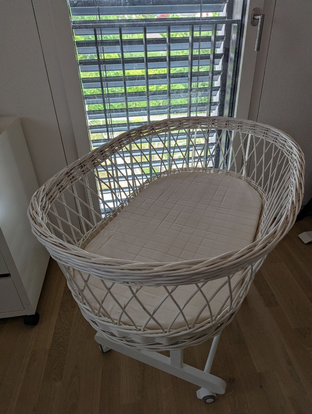 Wiegen & Stubenwagen: Wicker Bassinet with Mattress and Wheels – Gebraucht aus Uster von ama_z2gj