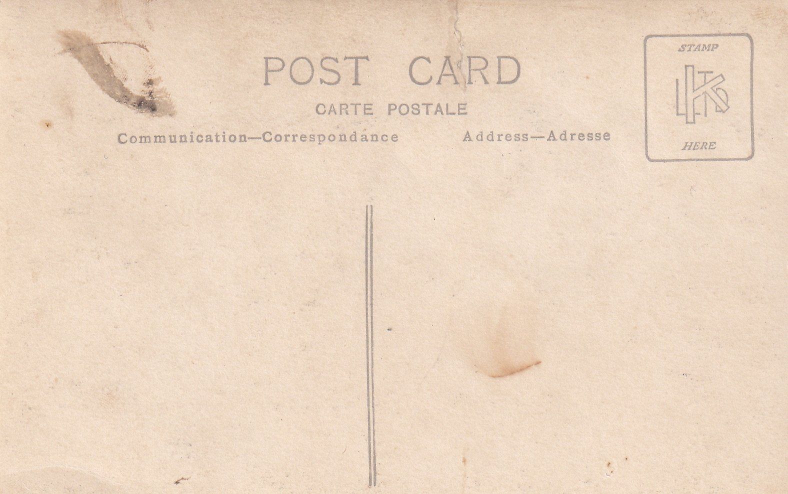 Cartoline postali: Frau vor unbekanntem Haus /bc – Difettoso da Hombrechtikon venduto da Rudolf07 1