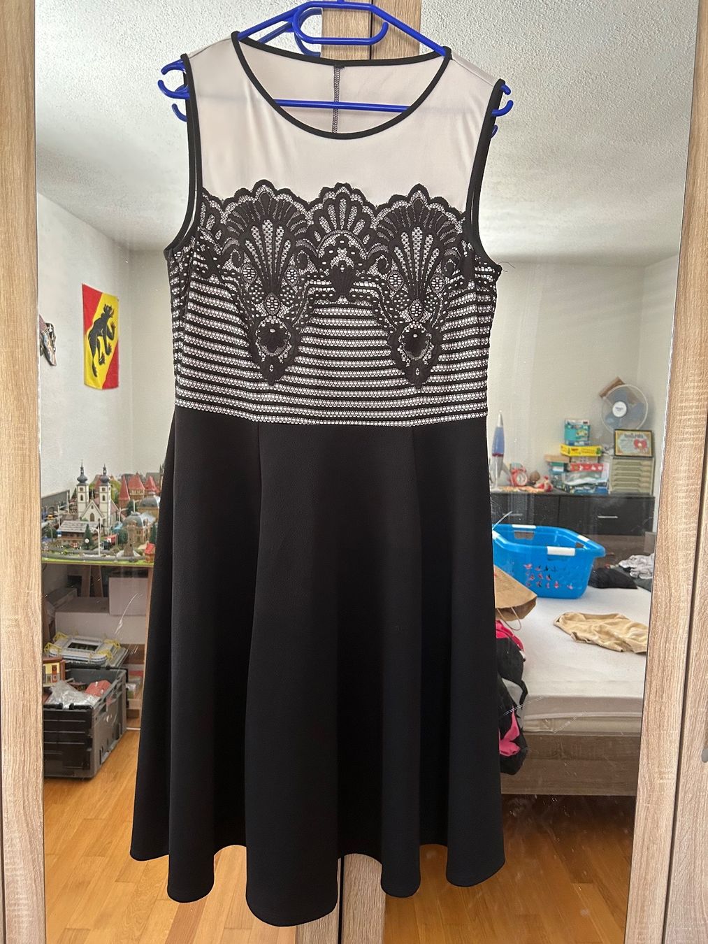 Vestiti: Robe 40/42 – Usato da Reconvilier venduto da Panda90