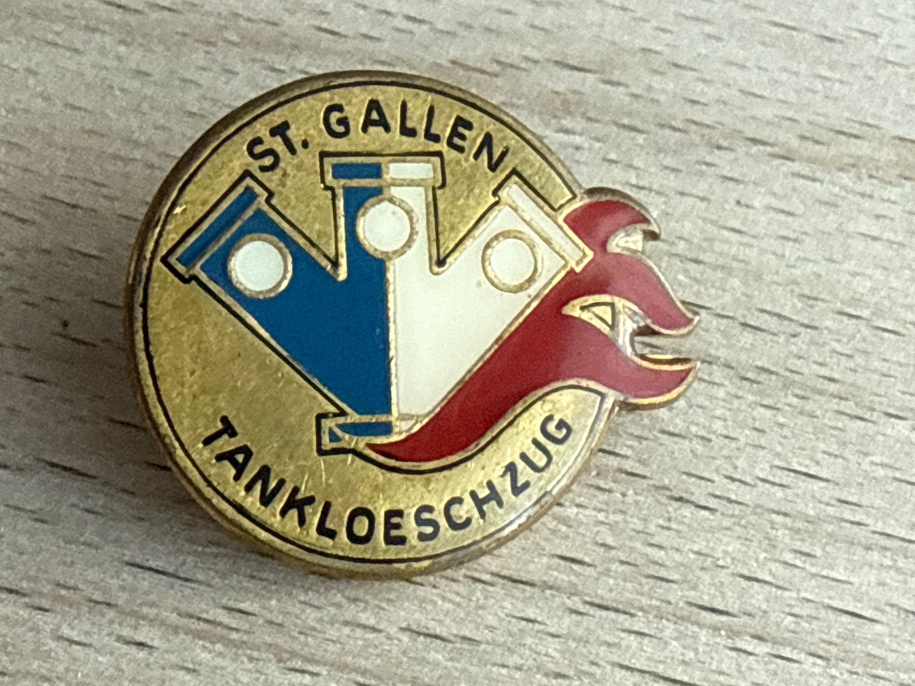 Placchette & Badge: Pin  St. Gallen Tanklöschzug – Usato da Glattbrugg venduto da Schweigmatt