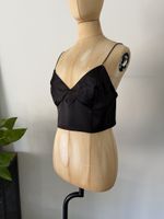 H&M schwarzes Satin Crop Top mit Cups, Gr. 42