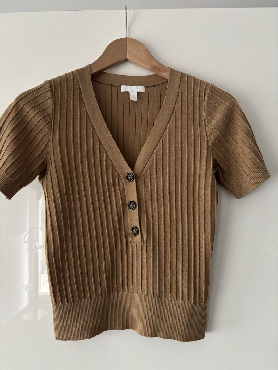H&M Tops: Ribbed Knit Top by H&M – D'occasion à Wollerau par Dolder23
