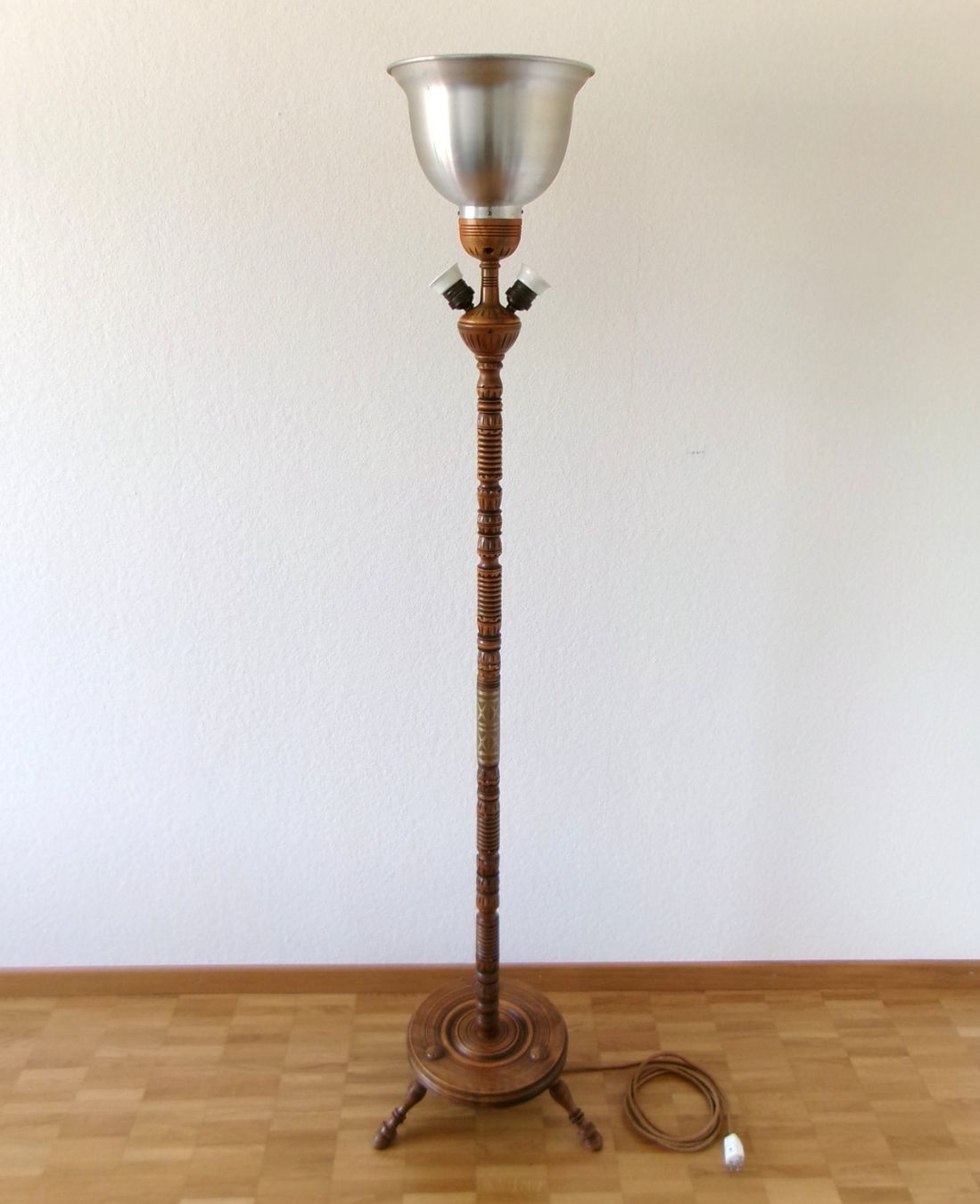 Lampen: Stehlampe gedrechselt – Gebraucht aus Solothurn von Rangoo