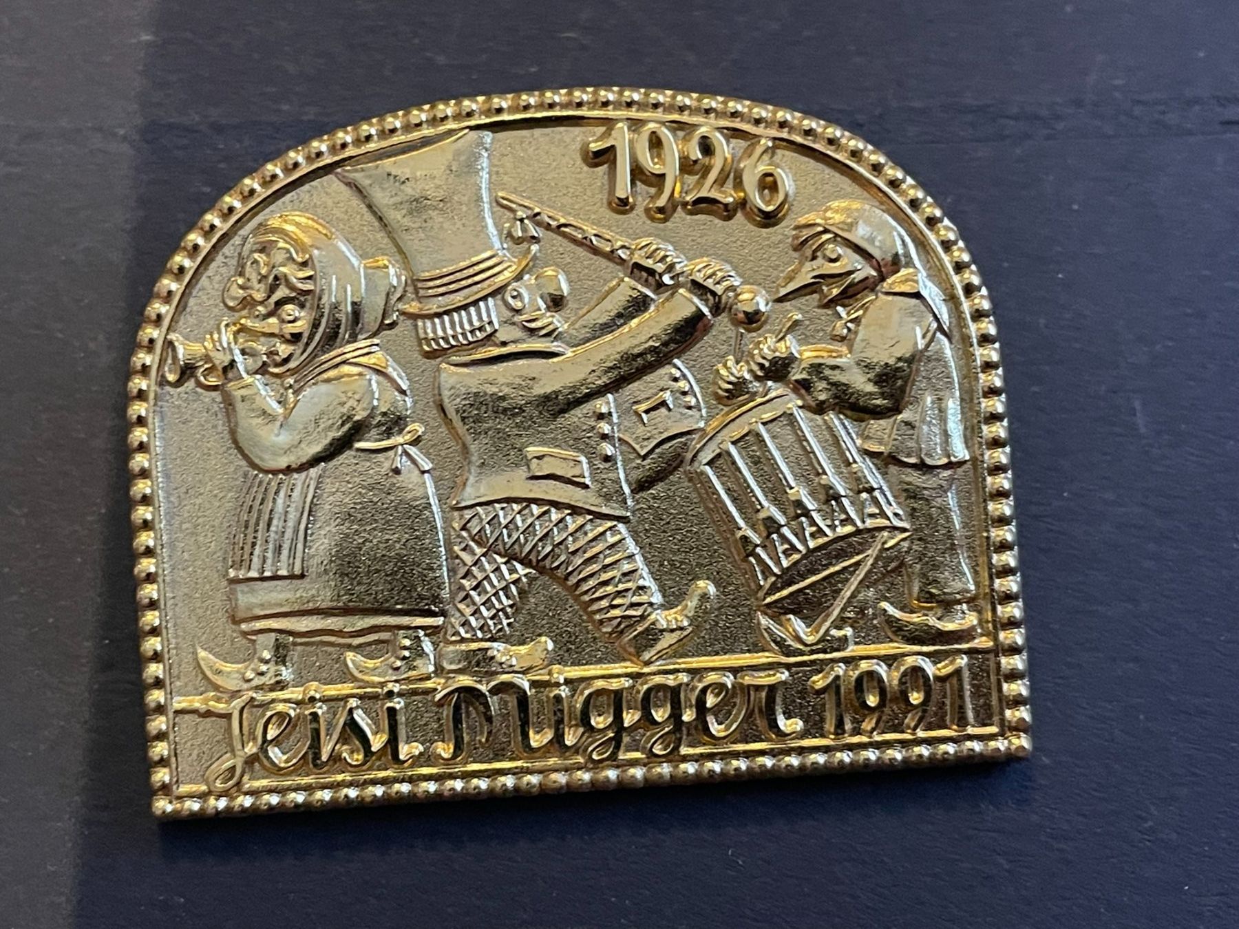 Placchette & Badge: Fasnachtsplakette Jeisi Migger 1991 – Usato da Aarburg venduto da glaibasel57