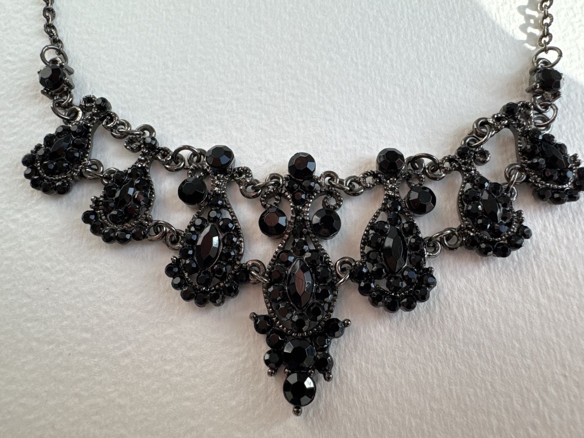 Catenine: Elegante schwarze Halskette mit Strass Steinen – Usato da HORGEN venduto da vladibarca10 5