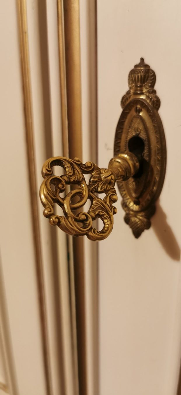 Armadi: Vintage Kleiderschrank – Difettoso da Oberwangen b. Bern venduto da Vittorio0 5