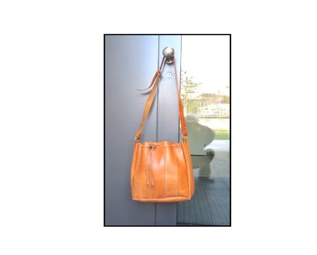 Schultertasche aus 2,5 mm starkem Natur - Vollrindleder