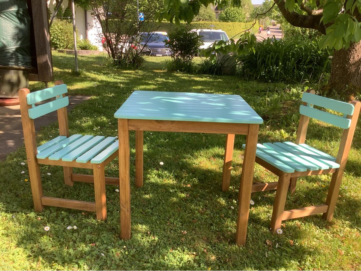 Set di tavolo e panche: Gartenmöbel Kinder, Massivholz. – Usato da Uster venduto da eva_hlq9