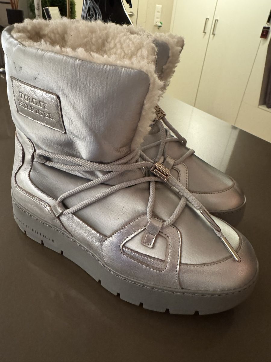 Tommy Hilfiger Scarpe da donna: TOMMY HILFIGER SCHNEESCHUHE ESSENTIAL SILBER GRAU 37 – Nuovo (secondo la descrizione) da Altendorf venduto da Mar_t7f5 1