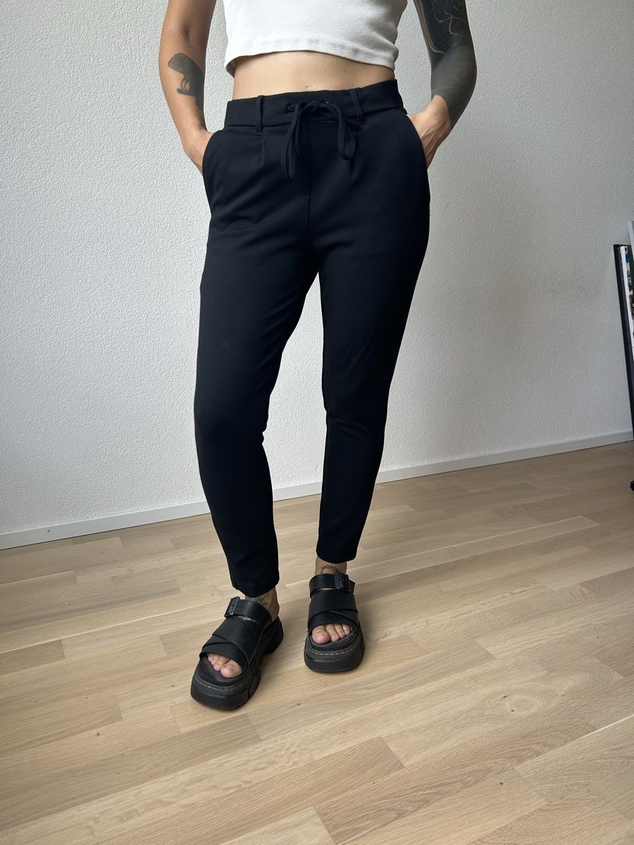 Pantaloni: Damen Hose schwarz – Usato da Zürich venduto da JN-MZ67676767
