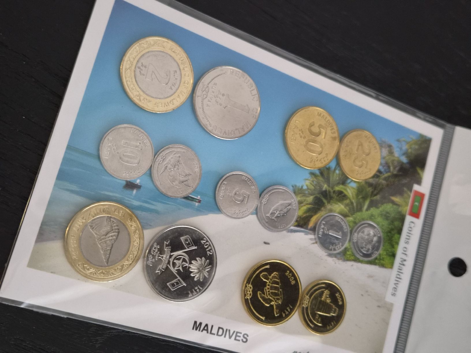 Tutti le monete: Maldives Coin Set with Postcard New – Nuovo e nell'imballaggio originale da Bülach venduto da Recherchieren 1