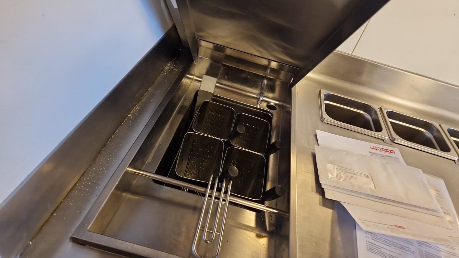 Cucine complete: Gastro-Küche – Usato da Rheineck venduto da inf_w6t5 3