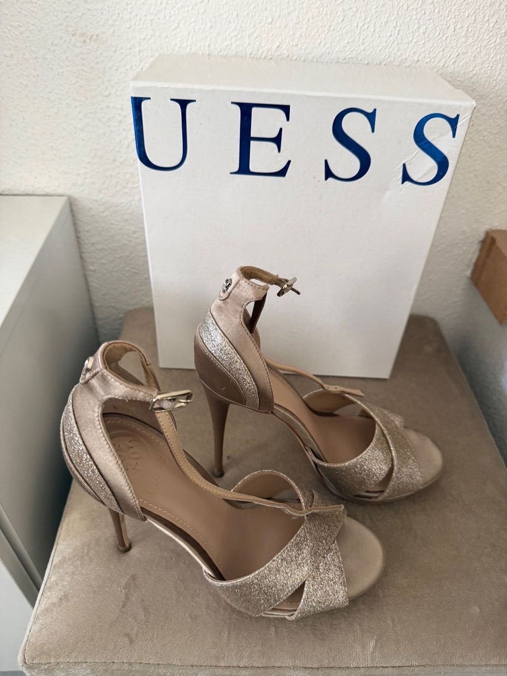 Scarpe da donna: Chaussures GUESS pointure 37 – Nuovo e nell'imballaggio originale da Confignon venduto da minos30 1