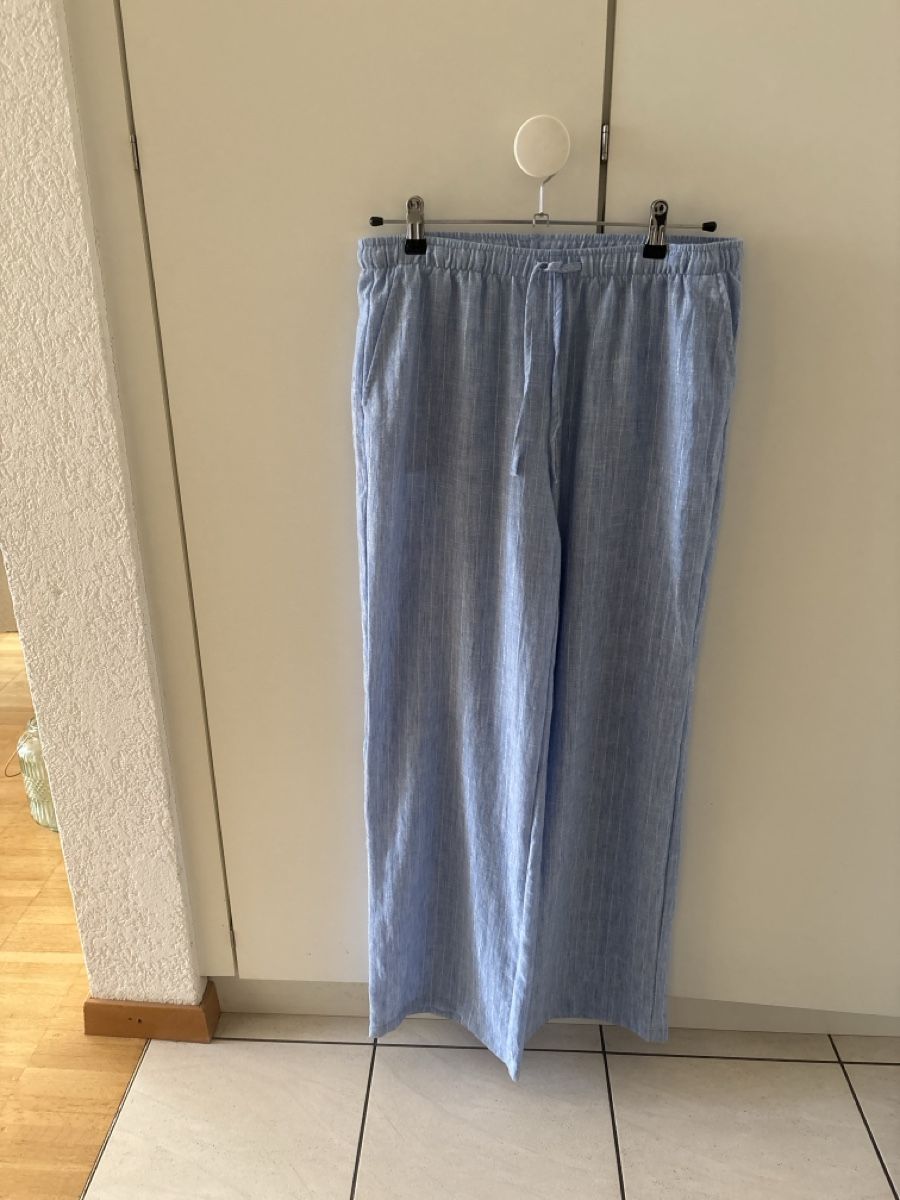 Stradivarius Pantaloni: Pantalon léger Stradivarius bleu clair taille M neuf – Nuovo (secondo la descrizione) da Pully venduto da kaba07