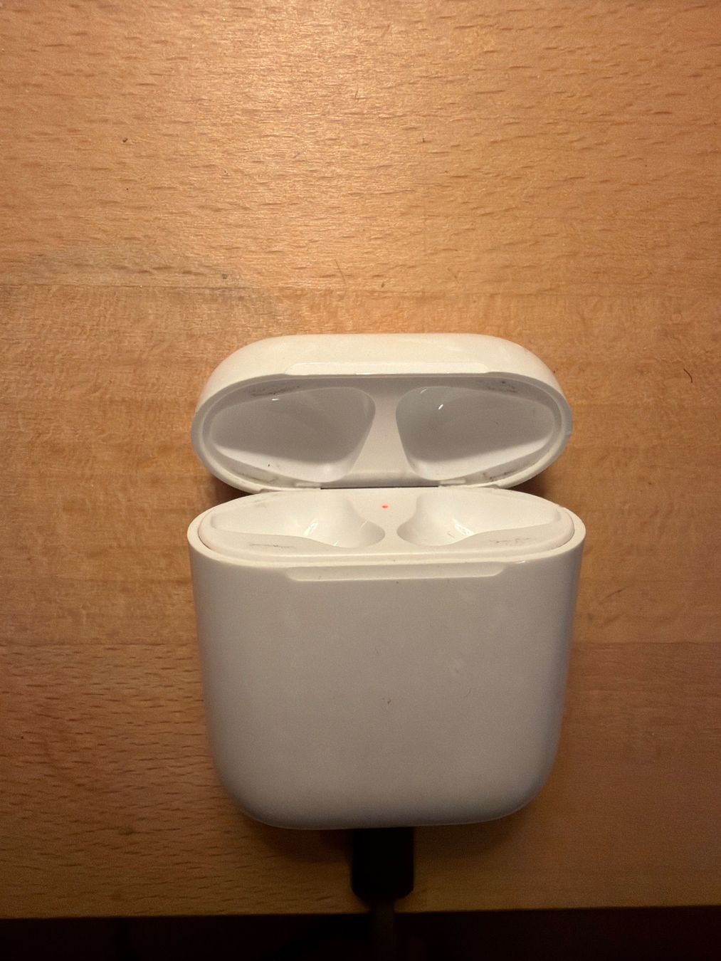 Apple Caricabatterie: Apple AirPods Ladecase 1. Generation – Usato da Bern venduto da jeanine_bieri 4
