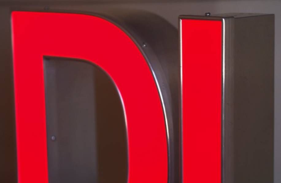 Tutte le decorazioni: Leuchtbuchstaben D und L (bzw. L + D) – Usato da Bern venduto da DJLeo 3