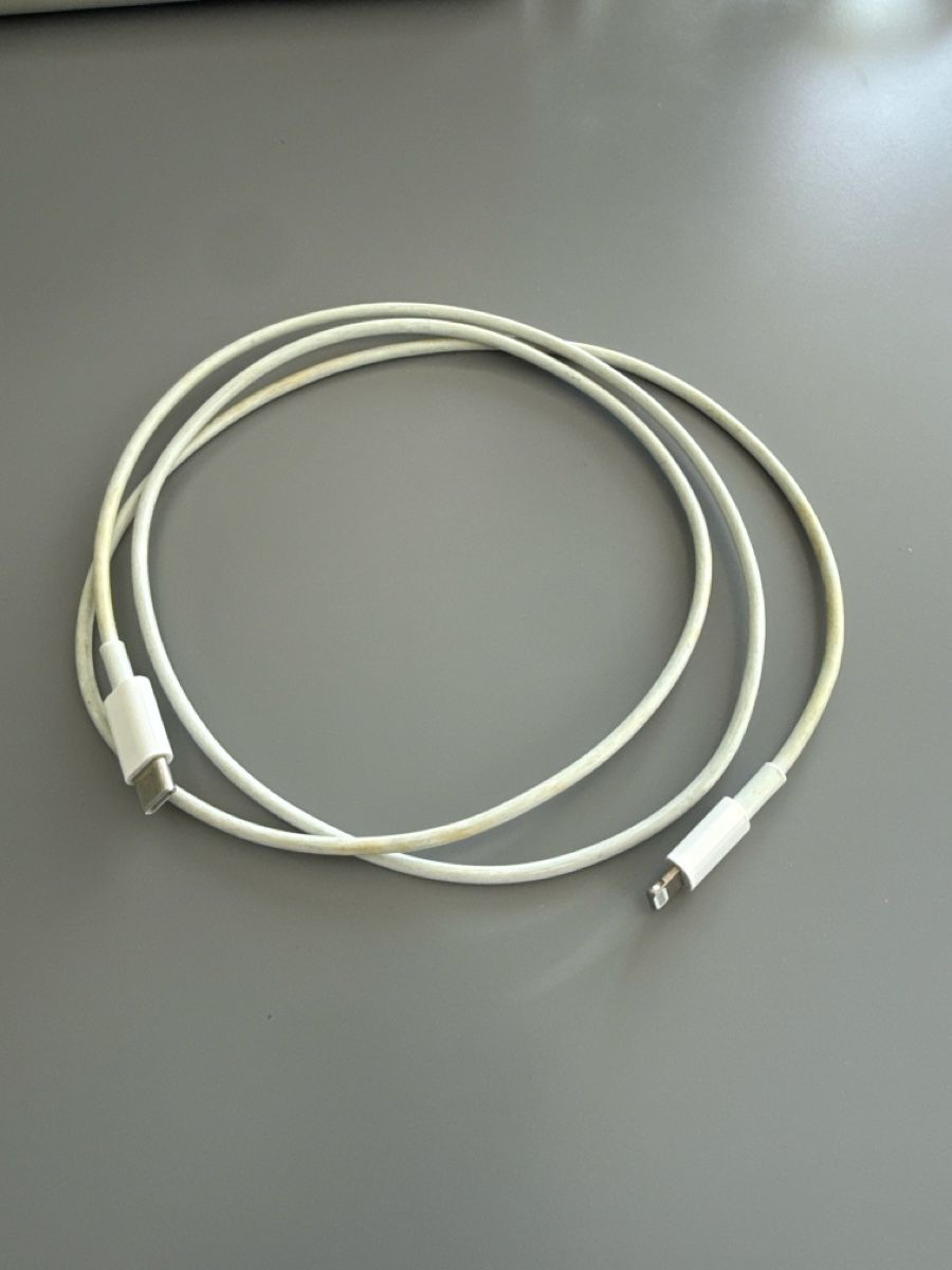 Apple Câbles: 1m Lightning auf USB C Ladekabel – D'occasion à Richterswil par Giova_1310
