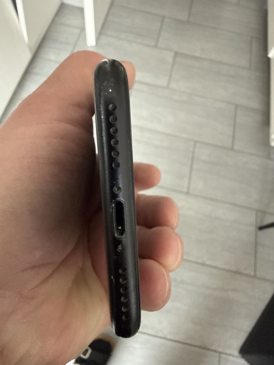 Apple Telefoni cellulari / Smartphones: Apple IPhone SE 2021 – Usato da Chur venduto da pau_vv7k 6