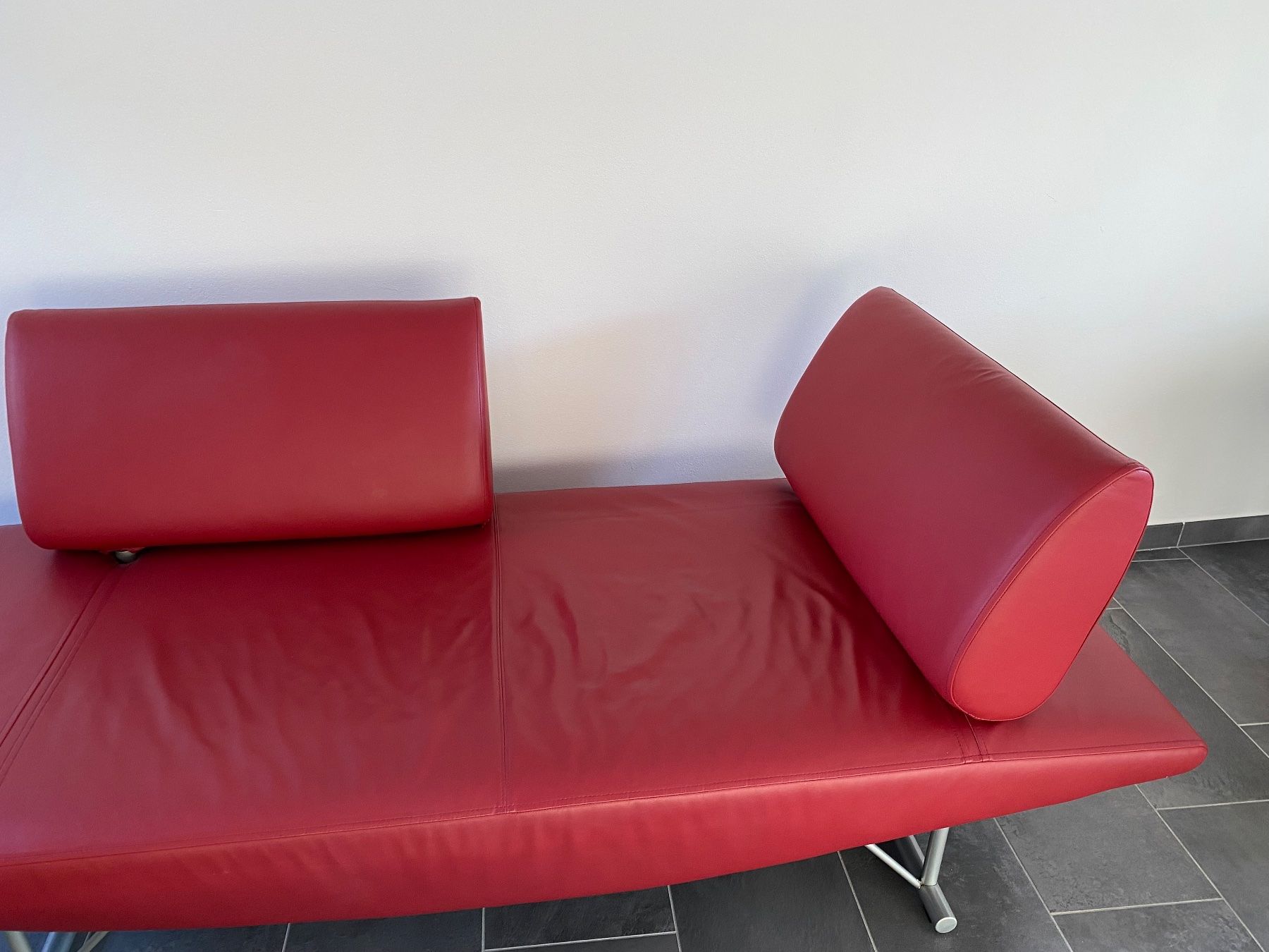 Divani: Rotes Ledersofa, Designerstück – Usato da Dübendorf venduto da koenigskind01 1
