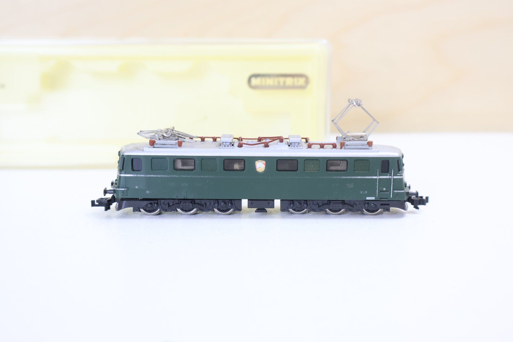 Trix Modelleisenbahnen: Minitrix SBB Ae 6/6 E-Lok Digital - Grün – Gebraucht aus Winterthur von Monstera 1