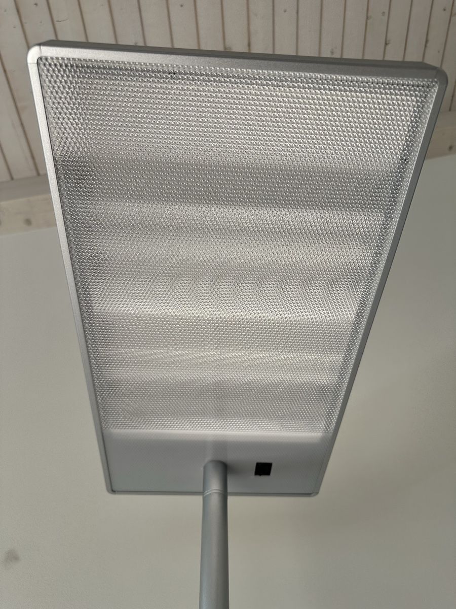 Lampade: LED Standleuchte - Stehleuchte Büro – Usato da Wangen SZ venduto da Jaay_Sky 2