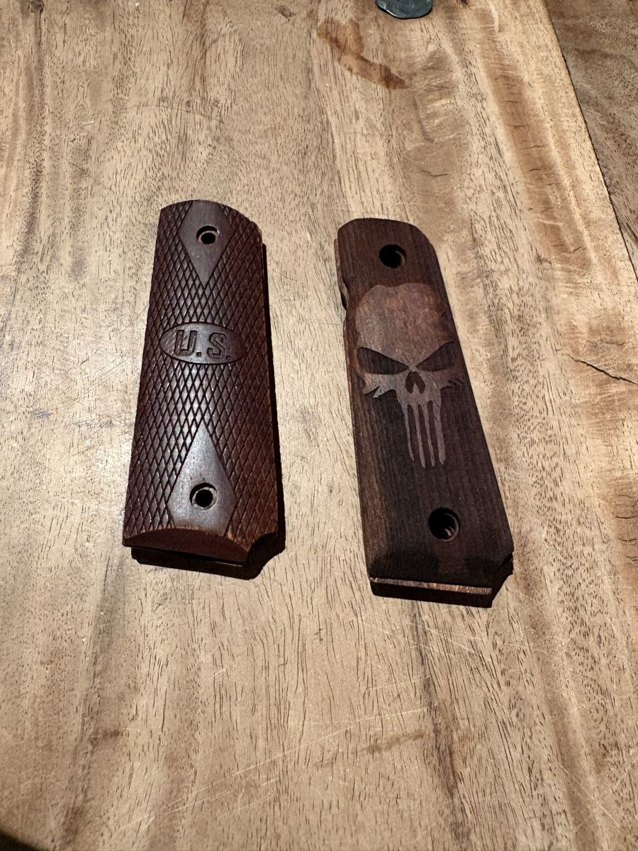 Tiro a segno: Griffschalen für M1911 aus Holz – Nuovo (secondo la descrizione) da Arni AG venduto da Erfolgreich