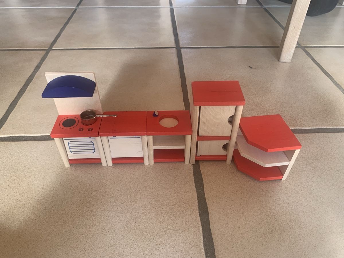 Spielzeuge: Puppenhaus mit Zubehör – Gebraucht aus Baden von lic_56j6 3