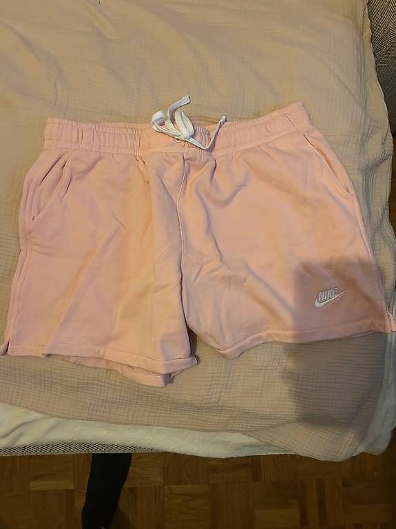 Nike Pantaloni: Shorts Nike XL – Usato da Genthod venduto da tit_lvg9