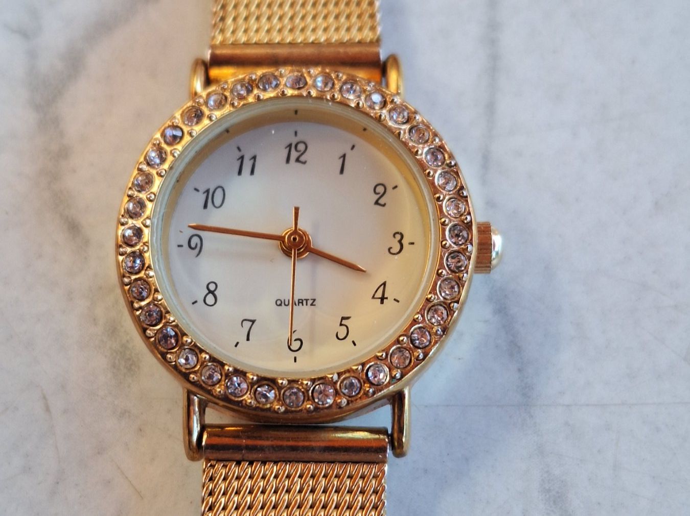 Orologi: 4 STK MODEUHREN ARMBANDUHR - DAMEN – Usato da Huttwil venduto da Kunterbuntli 1
