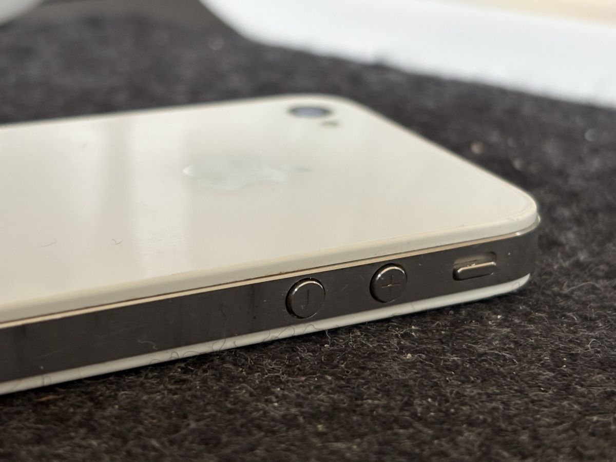 Apple Handys / Smartphones: iPhone 4 – Defekt aus Basel von dav_9vty 2