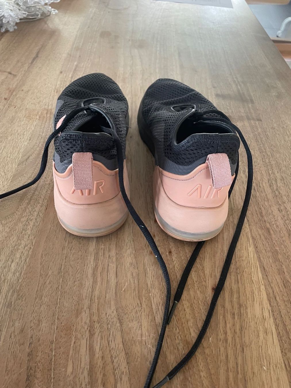 Nike Scarpe da donna: Nike AirMax Motion 2 Black/Beige Gr. 40 – Usato da Wollerau venduto da Poschro68 1