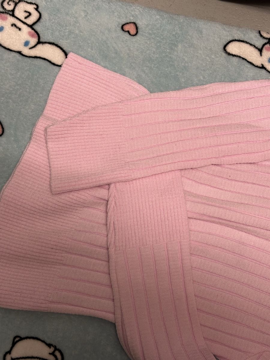 Pullover & Sweatshirts: Pink Turtleneck Sweater – Gebraucht aus Zofingen von cva_w7vn 1