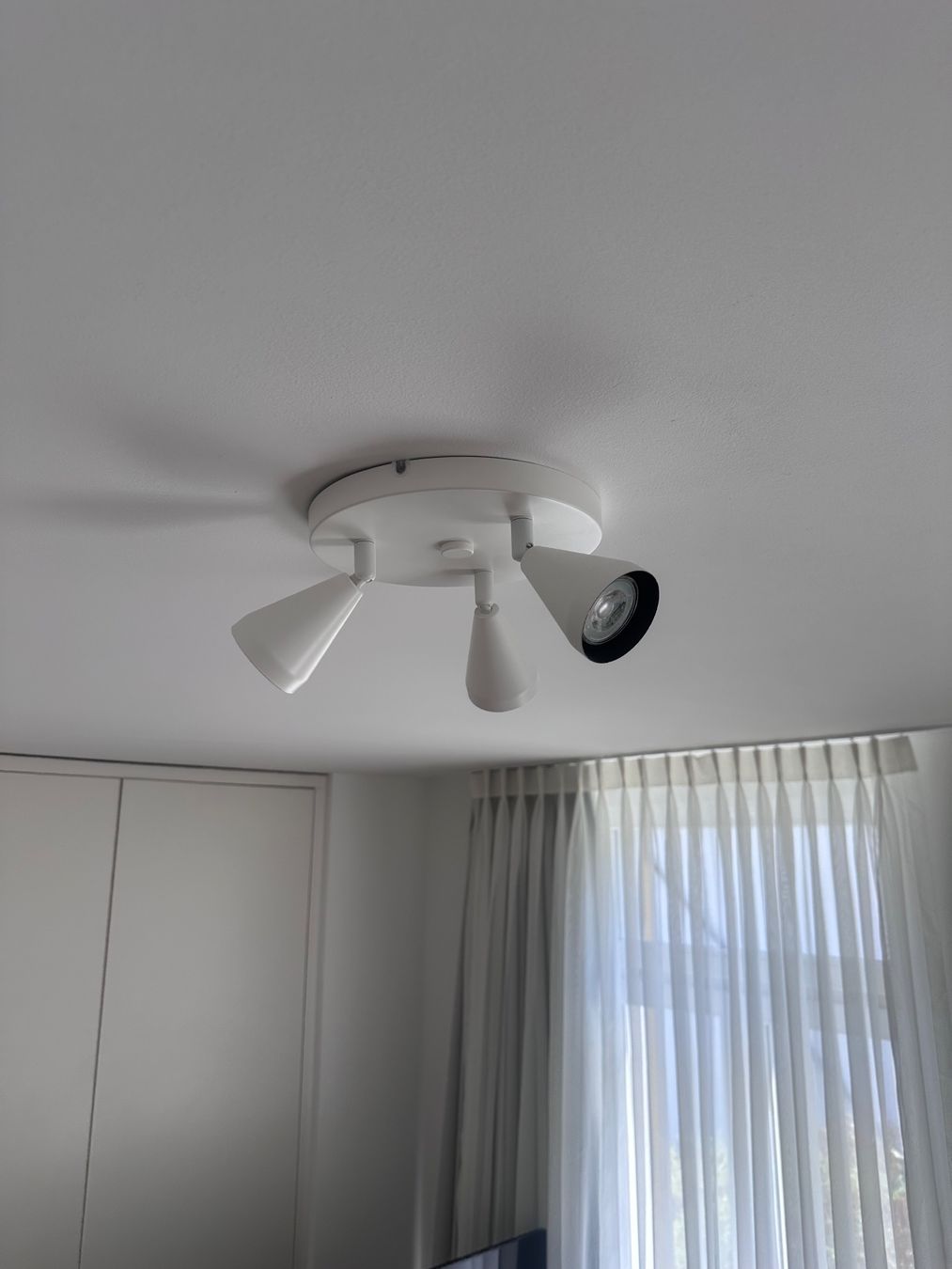 Ikea Lampadari & plafoniere: Deckenleuchte Spots Weiss 3-flammig – Usato da Schaffhausen venduto da sil_5jz9