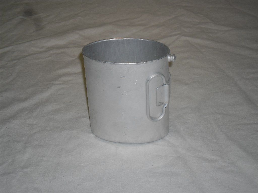 Tasses: Alu - Trinkbecher mit Griff – D'occasion à Büren SO par omsa 2