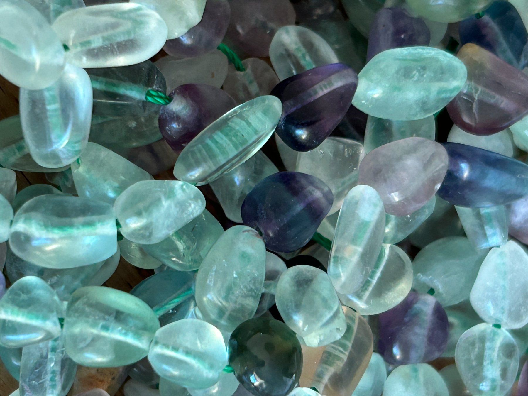 Edelsteine: Strang echte fluorit Nuggets 6-8 mm – Neu und originalverpackt aus Niederrohrdorf von Ytobi