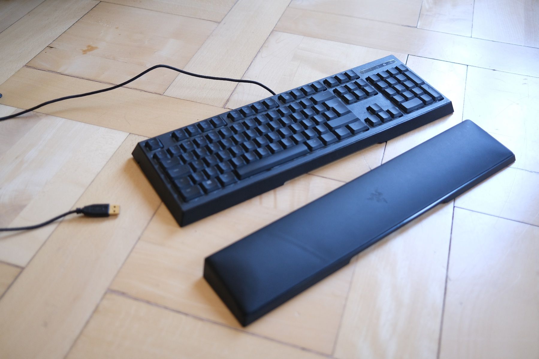 Razer Tastaturen: Clavier Razer avec repose-poignet – Gebraucht aus La Chaux-de-Fonds von Thoma_barben 2