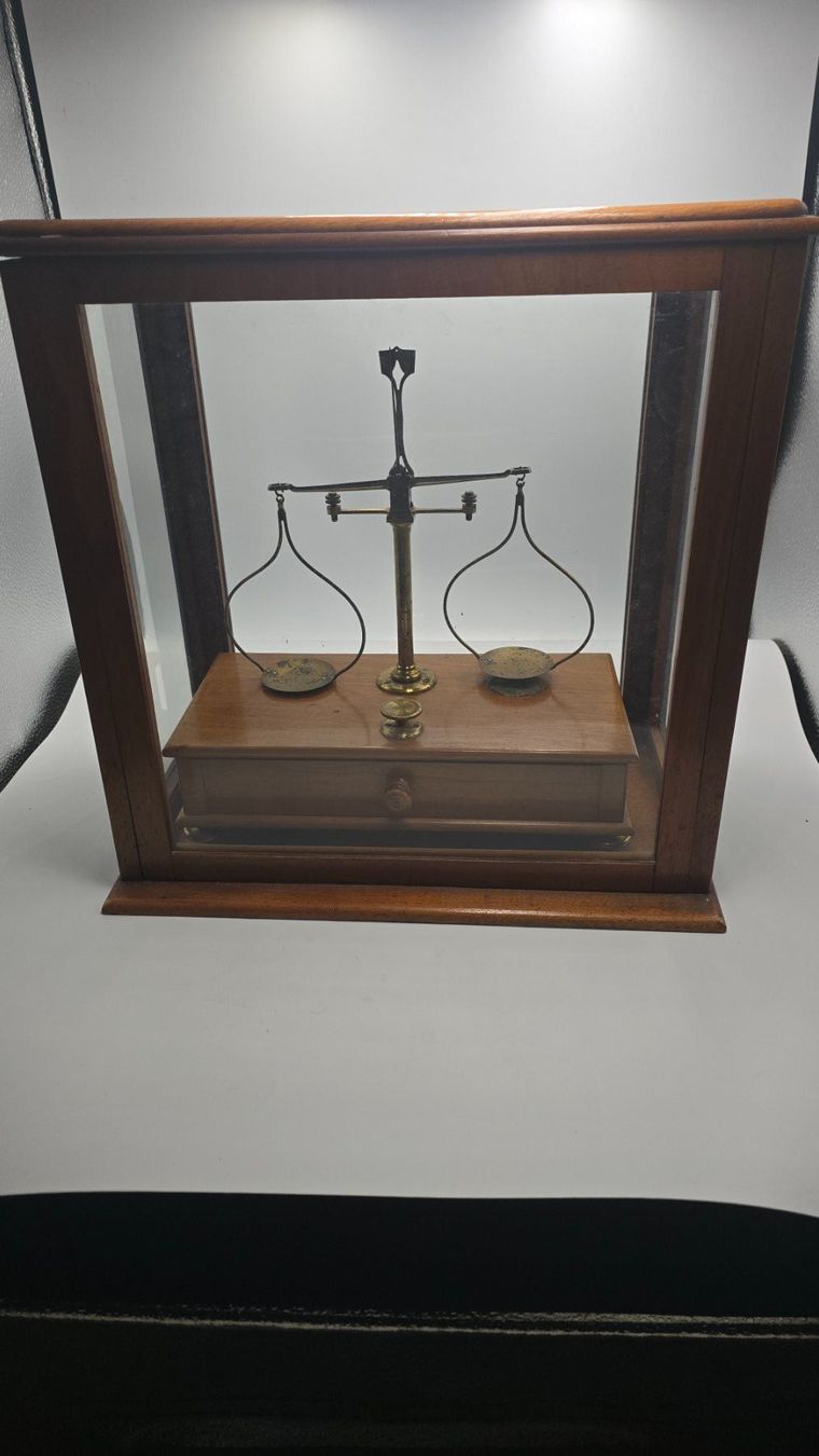Laborzubehör: Balance de précision/trébuchet – Gebraucht aus La Chaux-de-Fonds von curtitswisswatches