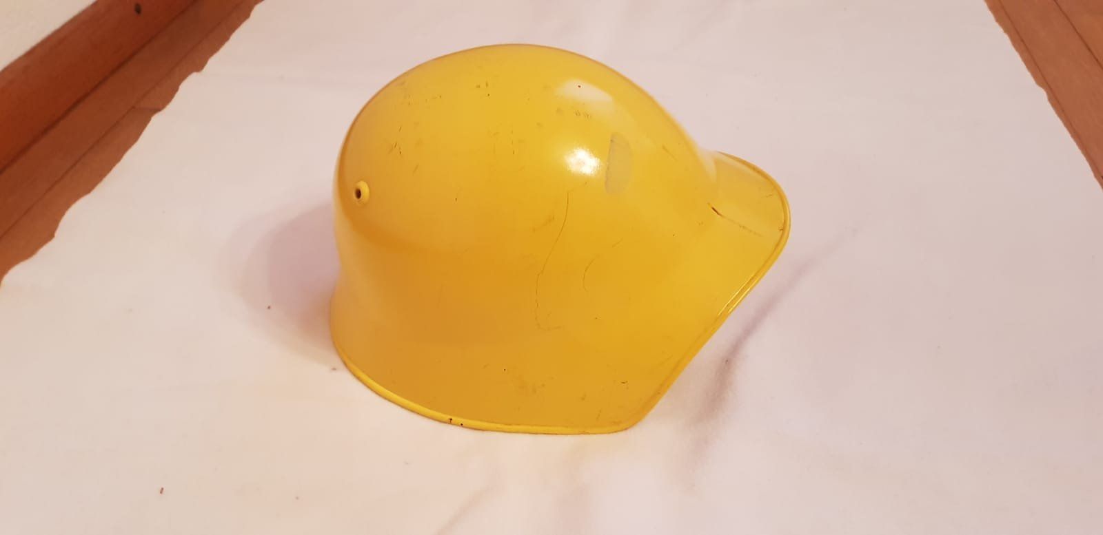 Antike Kleidung: Zivilschutzhelm / alte Ausführung / Helm – Gebraucht aus Zug von Qayqay0 5